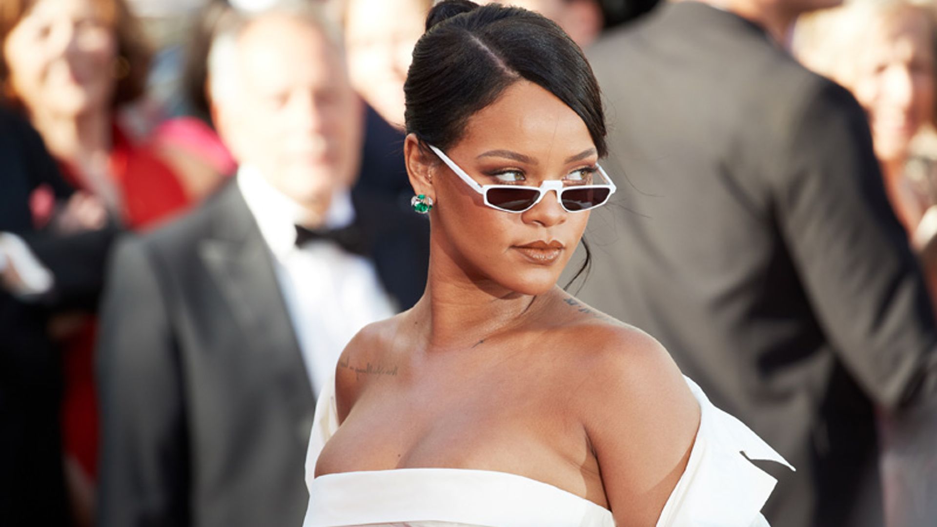 ¡Adiós complicaciones! Ocho peinados fáciles (y de tendencia) inspirados en Rihanna