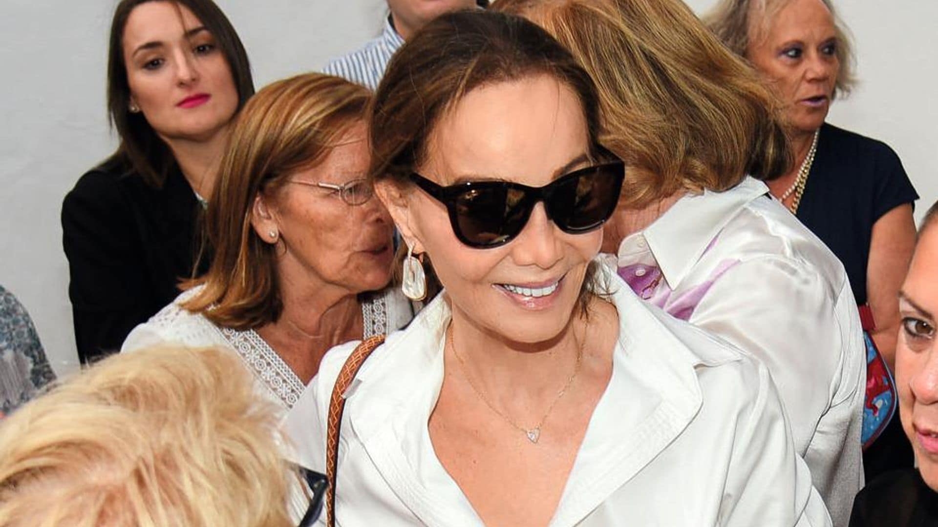 Isabel Preysler reaparece en la Goyesca: desvelamos los detalles de sus vacaciones