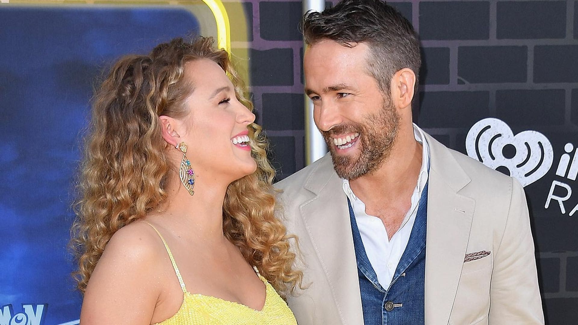 Blake Lively se 'venga' de Ryan Reynolds con una divertida felicitación que implica a Gisele Bündchen