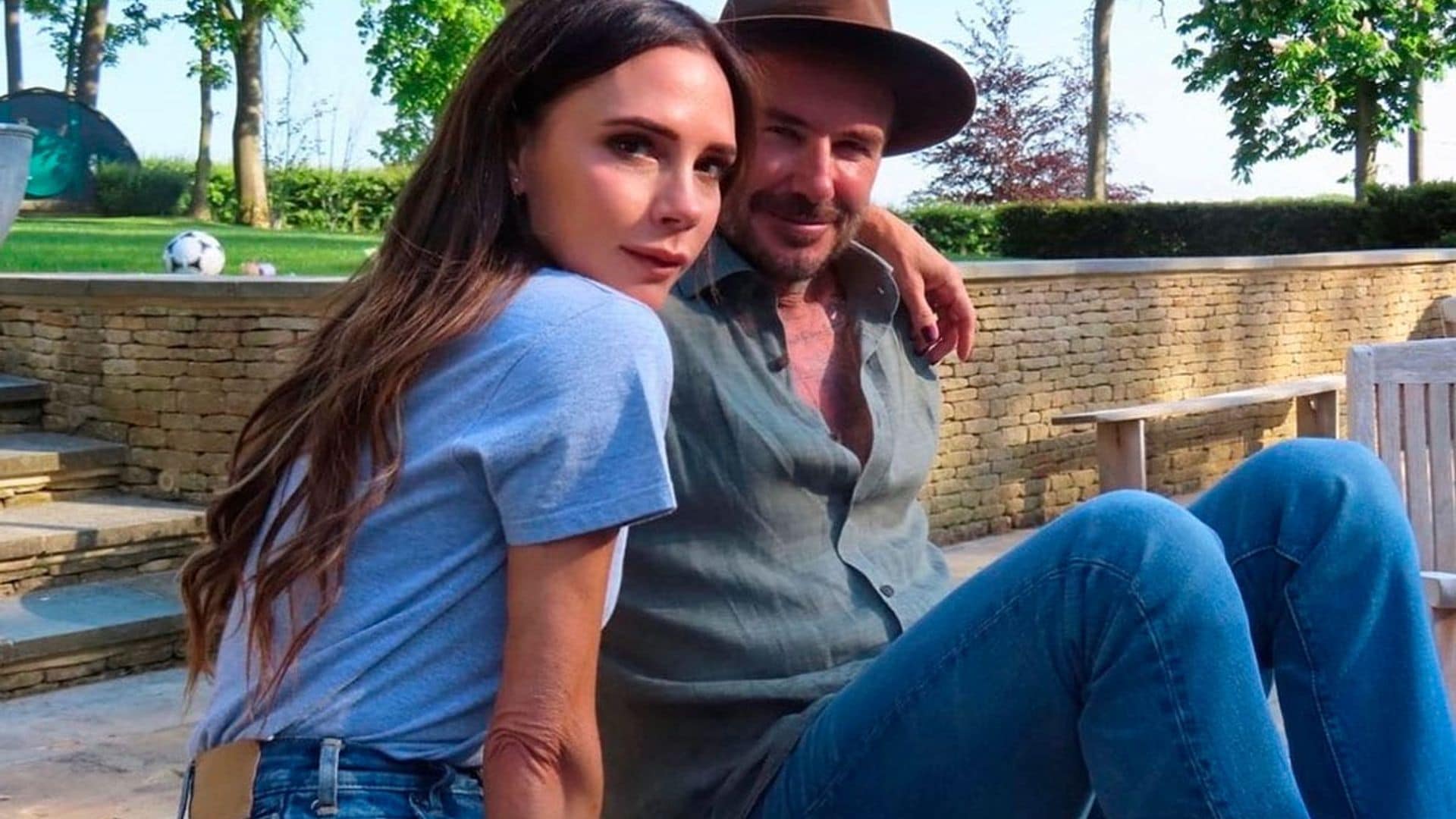 Encontramos los jeans virales que Victoria Beckham lleva en el documental de David