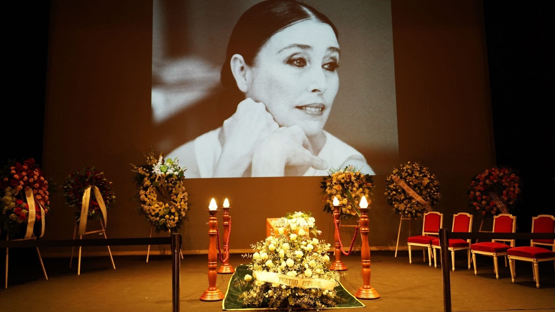 Verónica Forqué recibe un multitudinario y emocionante homenaje en el Teatro Español