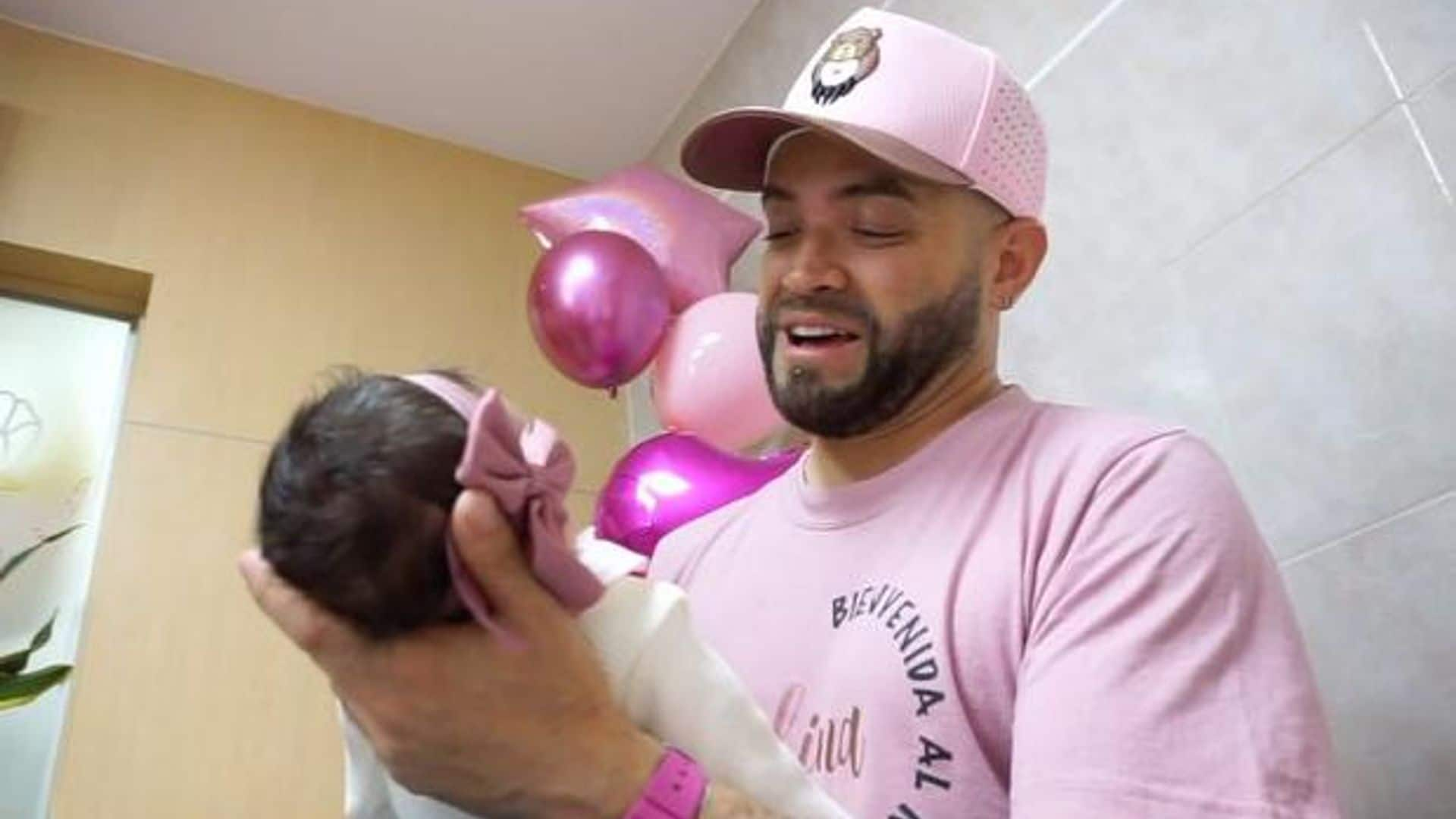 Nacho Mendoza, el papá más tierno, encantado con su hija Melina