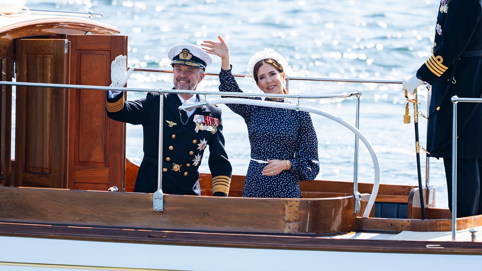 Los reyes Federico y Mary de Dinamarca emprenden su primera gira internacional a bordo del espectacular buque real Dannebrog