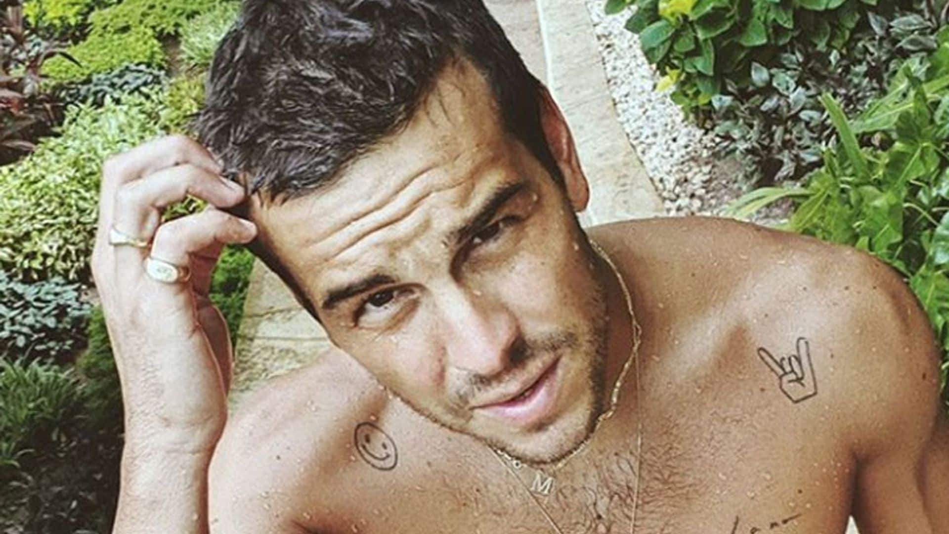 Mario Casas 'compite' con Blanca Suárez por el posado del verano y revoluciona las redes