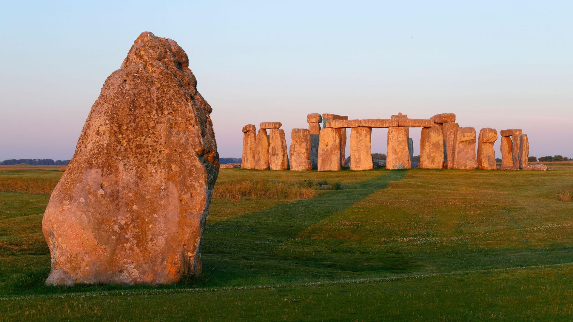 Piedra conocida como The Heel stone en Stonehenge, Inglaterra