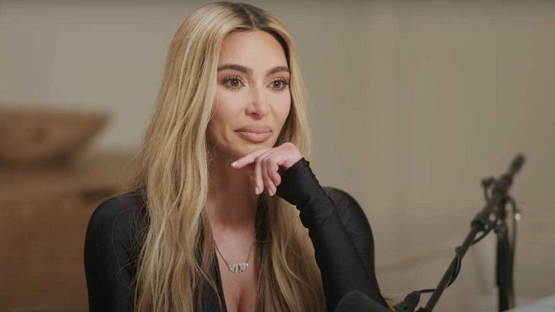 Kim Kardashian rompe en llanto por lo difícil de compartir a sus hijos con Kanye West
