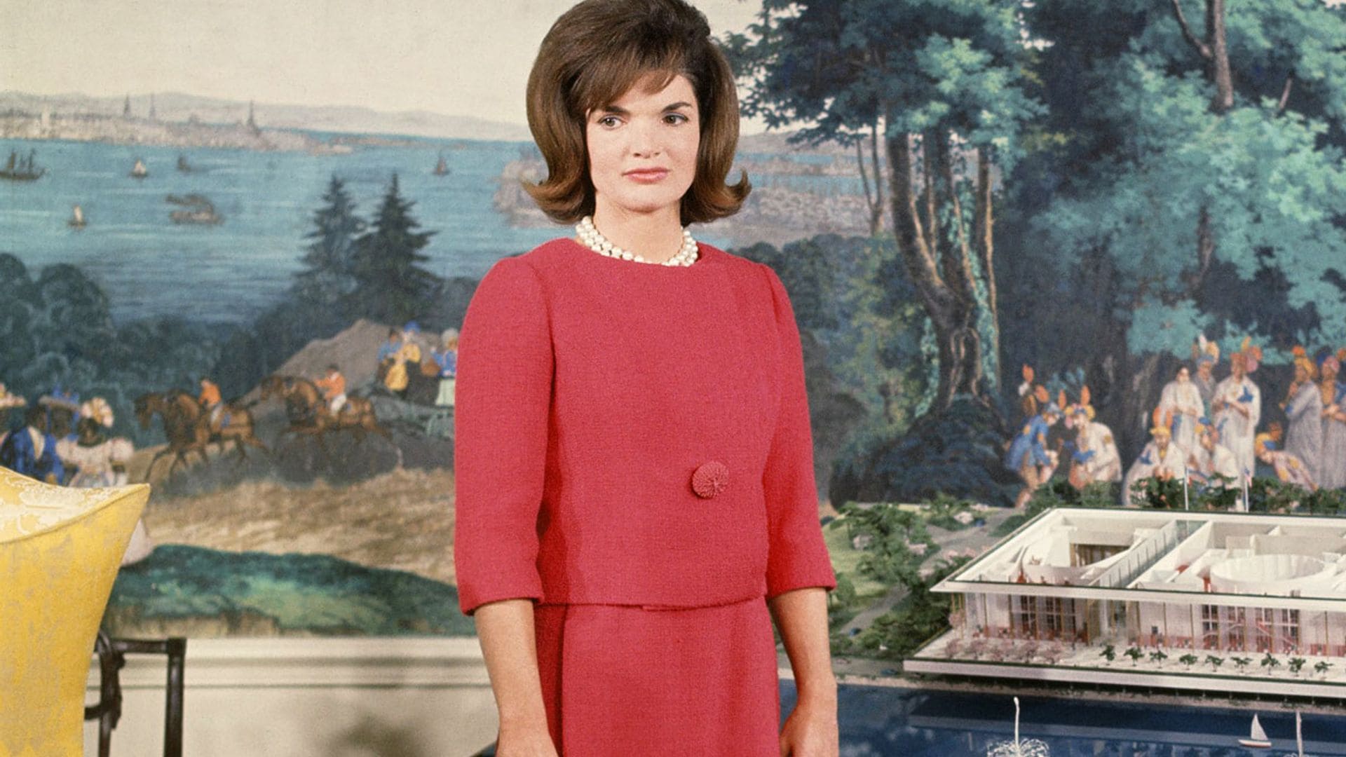 30 años sin Jackie Kennedy: repasamos sus looks más icónicos y su eterna influencia en el estilo de las estrellas