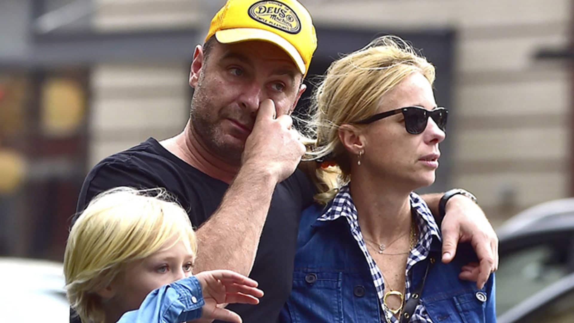 Liev Schreiber se apoya en el ‘clon’ de Naomi Watts