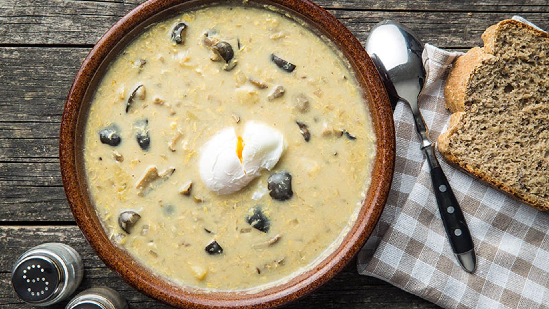 Crema de boletus con huevo poché