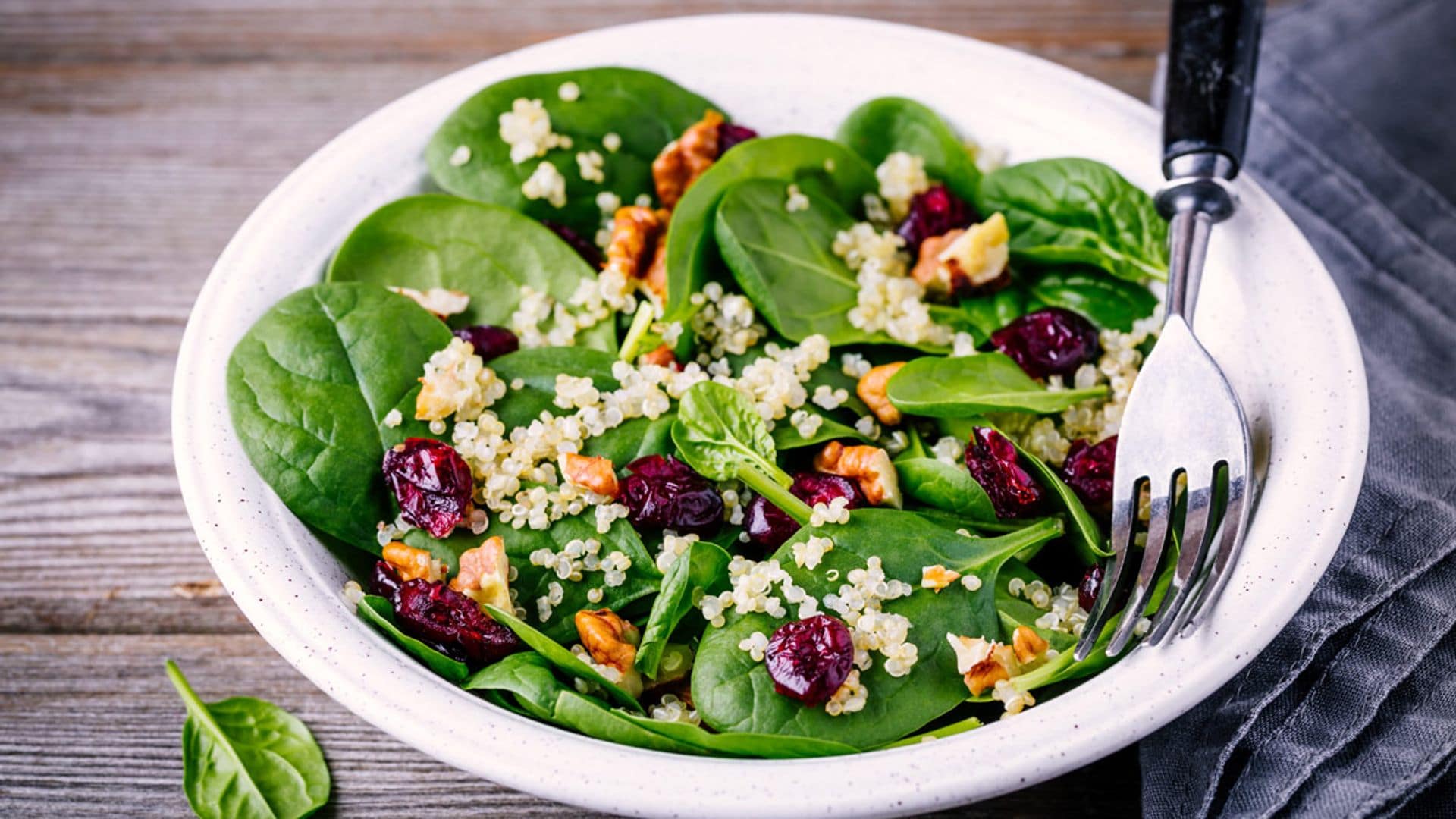 Ensalada de espinacas y quinoa