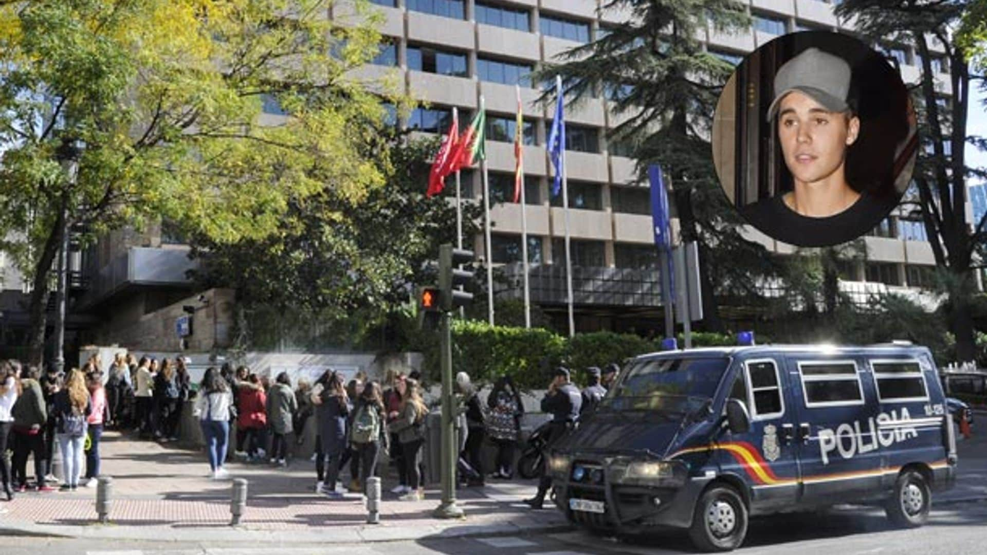 Los 'beliebers' toman las calles de Madrid... ya está aquí su ídolo ¡Justin Bieber!