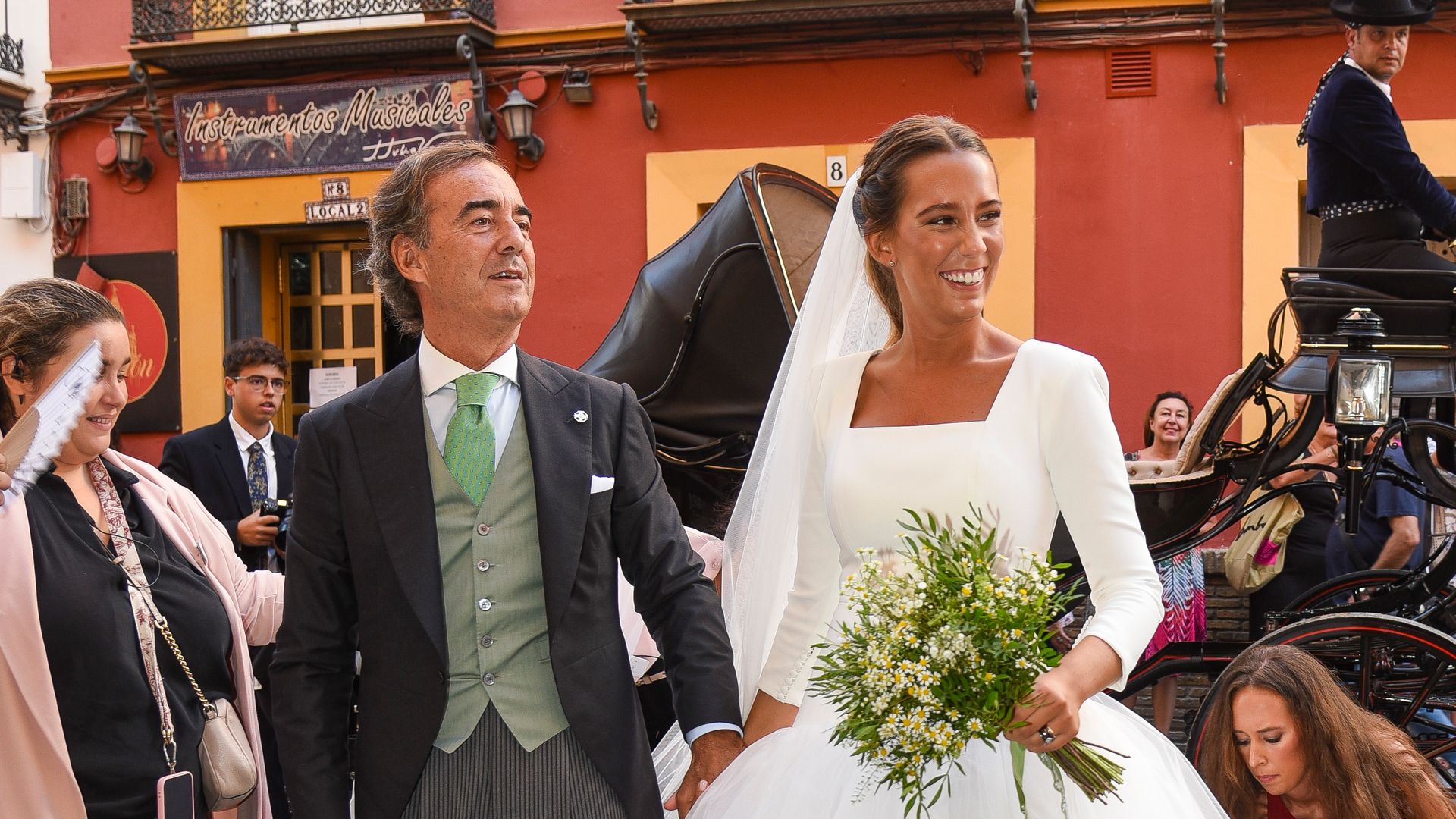 La espectacular boda de Constanza Villar-Mir y Daniel Cruz con embrujo sevillano e ilustres invitados