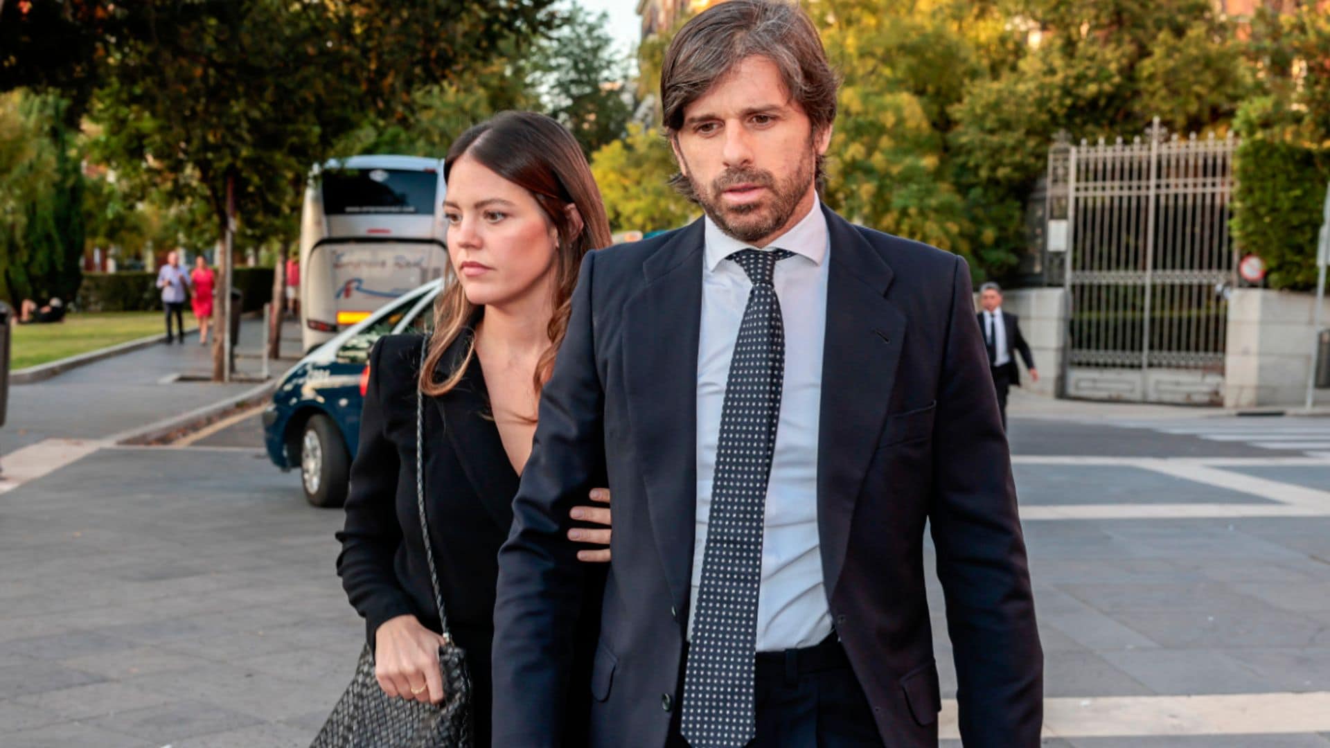 Álvaro Falcó e Isabelle Junot, arropados por familiares y amigos en la misa funeral por Marta Chávarri