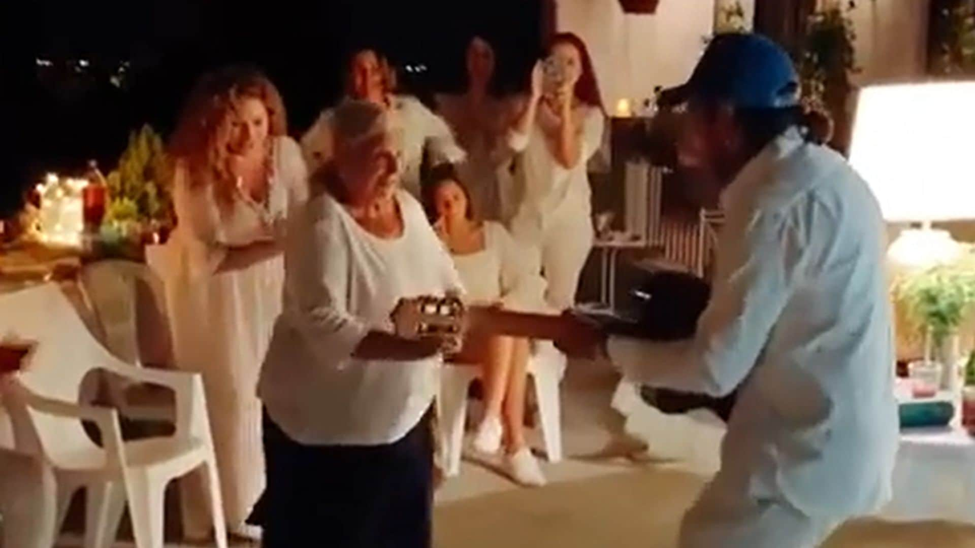 El último y entrañable vídeo que compartía Estrella Morente de su abuela Rosario bailando y derrochando arte