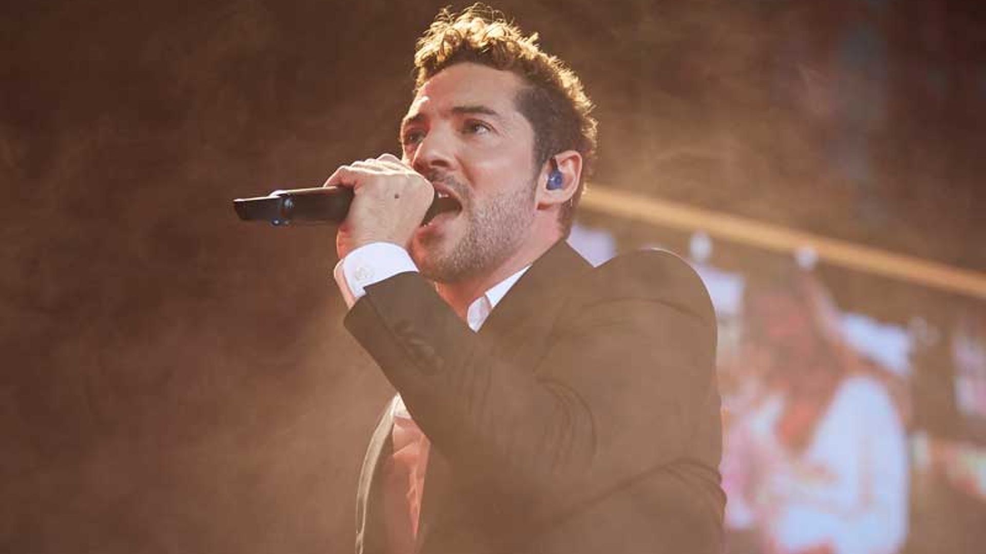 ¡Pura naturalidad! David Bisbal sorprende en su concierto de Madrid