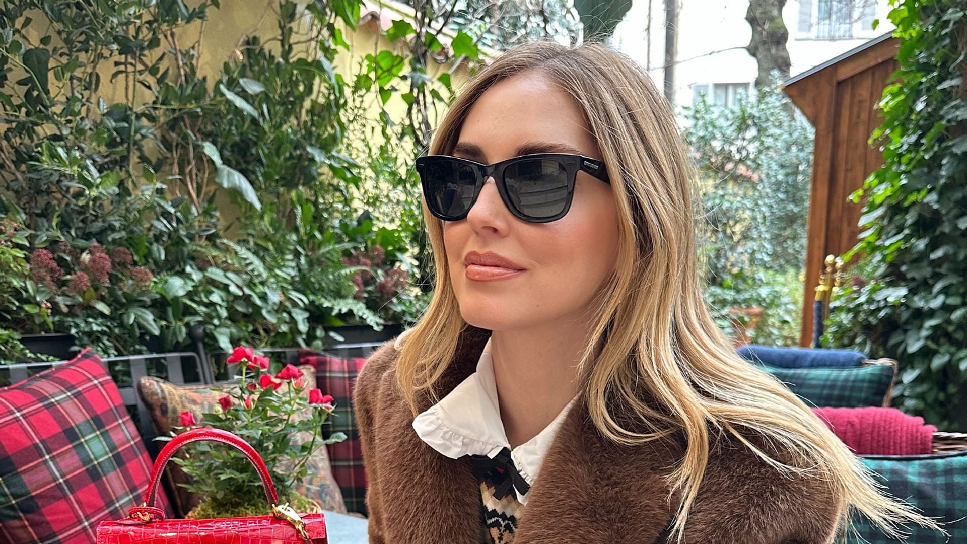 El look cómodo de Chiara Ferragni para volar a España camino a los Premios Goya