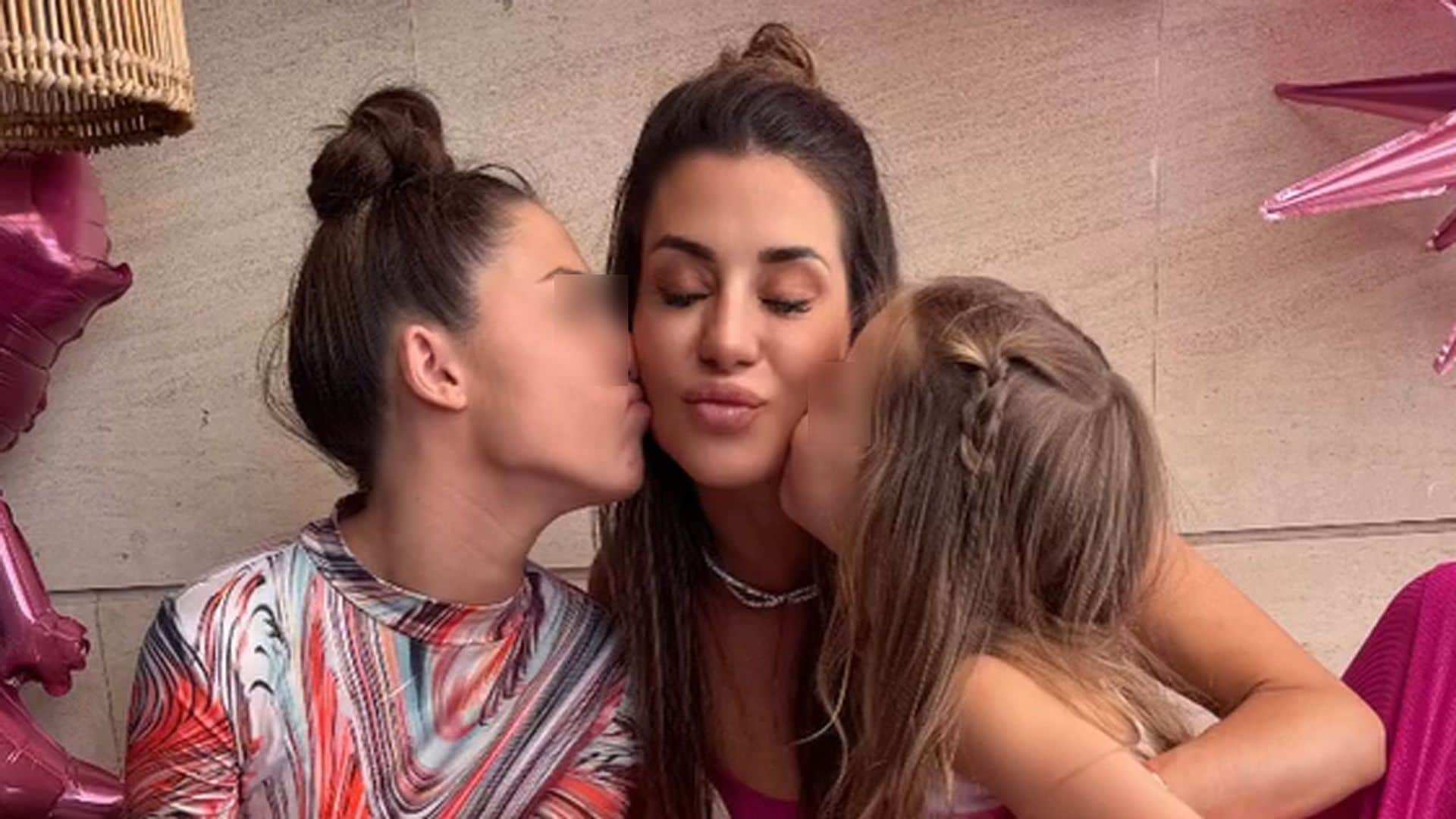 Elena Tablada se convierte en un simpático 'troll' para celebrar el cumpleaños de su hija Camila