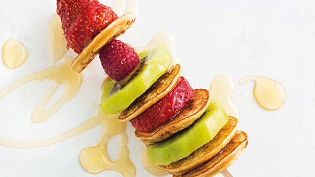 brocheta fruta pancake