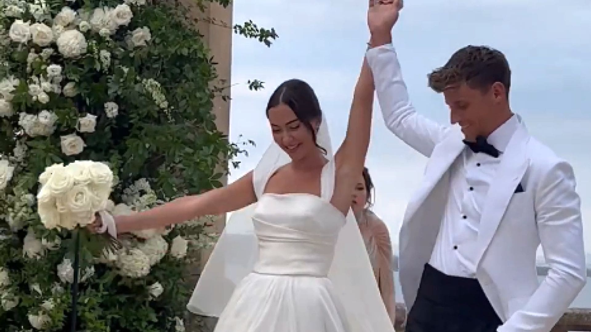 El impresionante castillo, las lágrimas de la novia... todo sobre la boda de ensueño de Marcos Llorente y Paddy Noarbe en Mallorca