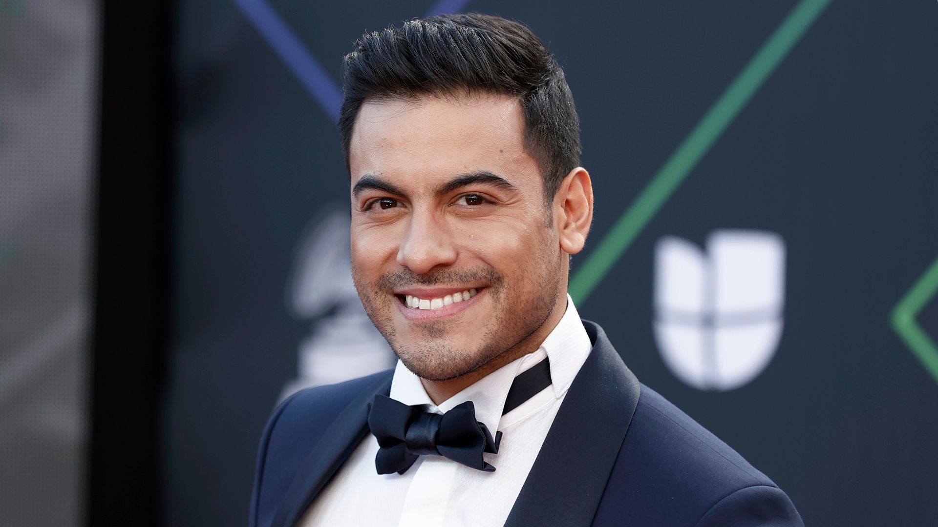 Carlos Rivera le muestra su apoyo a un alumno de 'La Academia' y lo invita a cantar con él