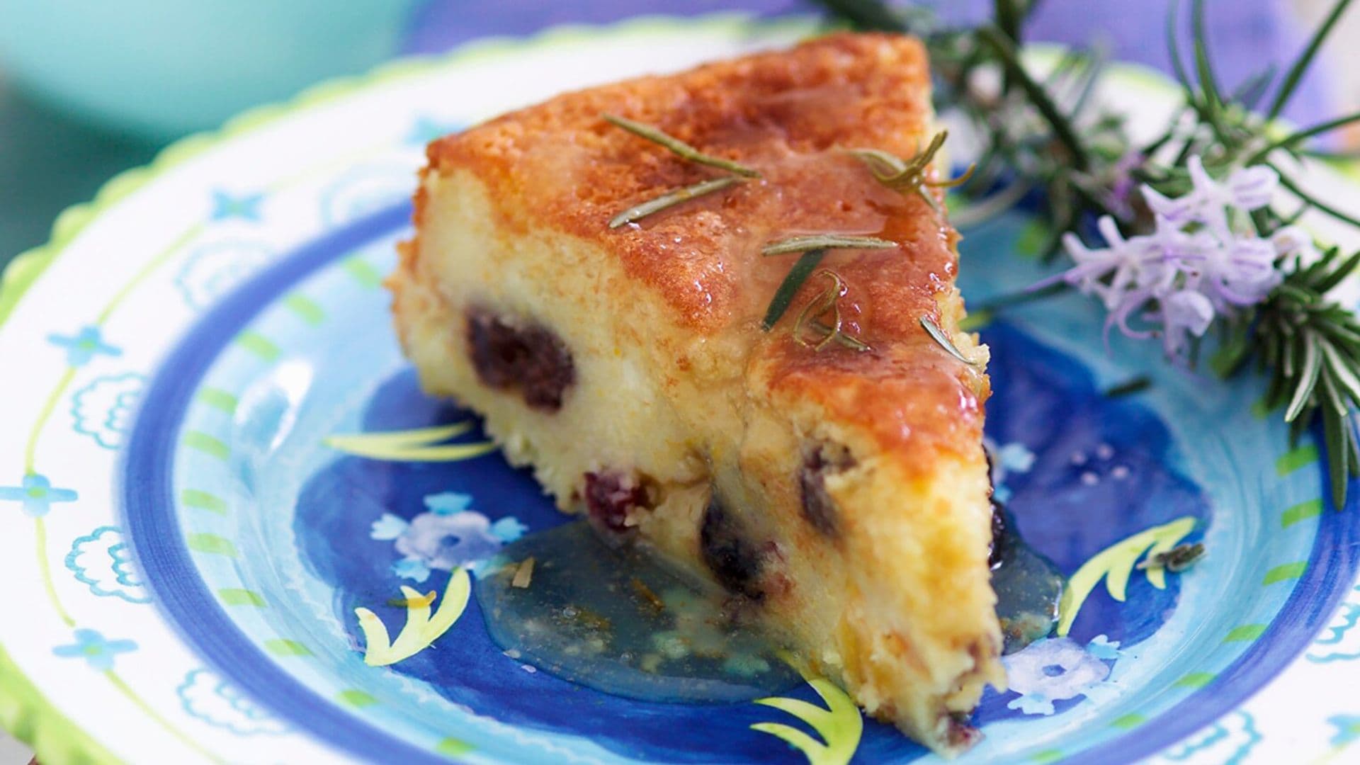 Tarta de queso ricotta con ciruelas y romero