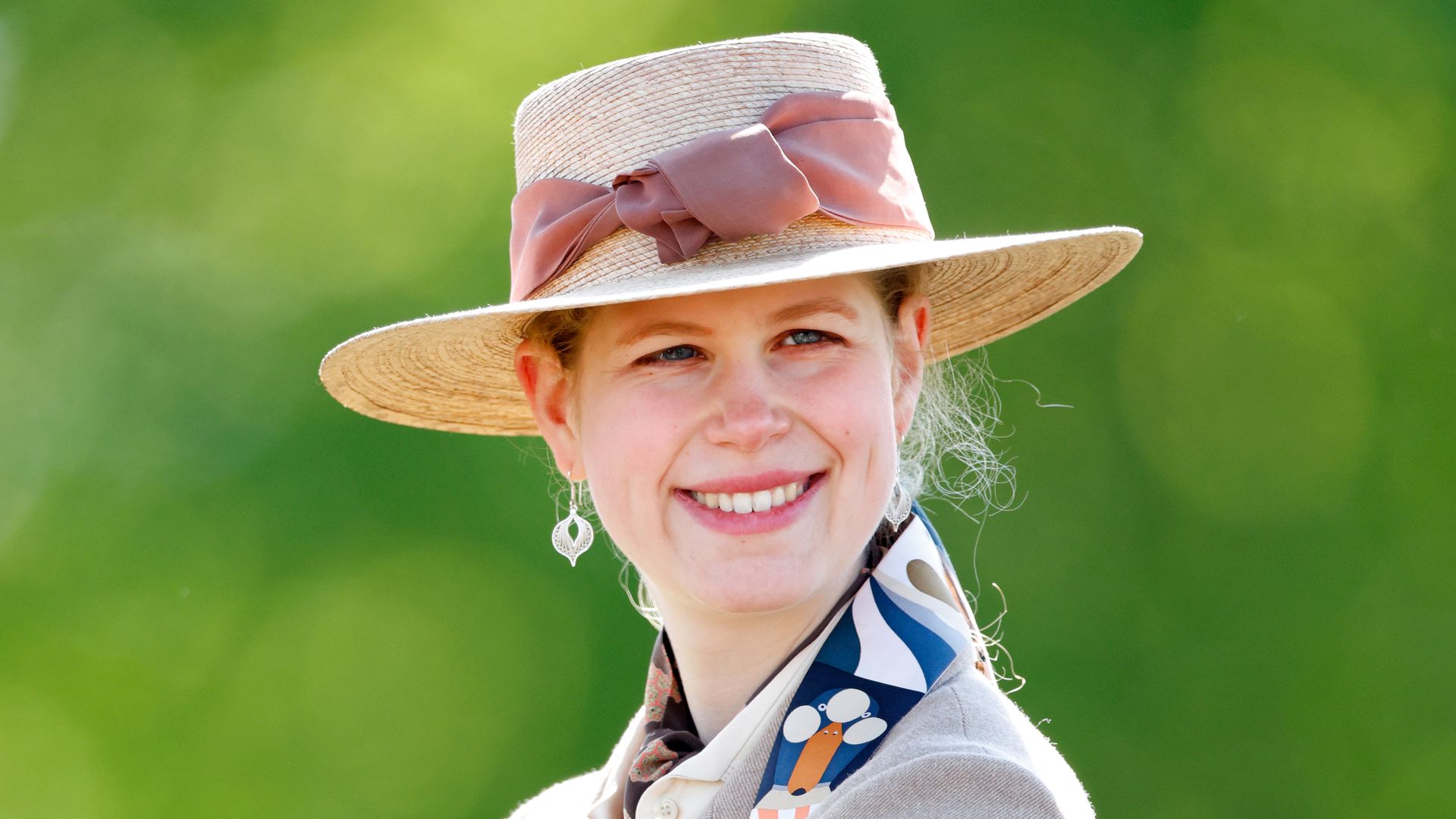 Lady Louise Windsor tras los pasos de su abuela Isabel II