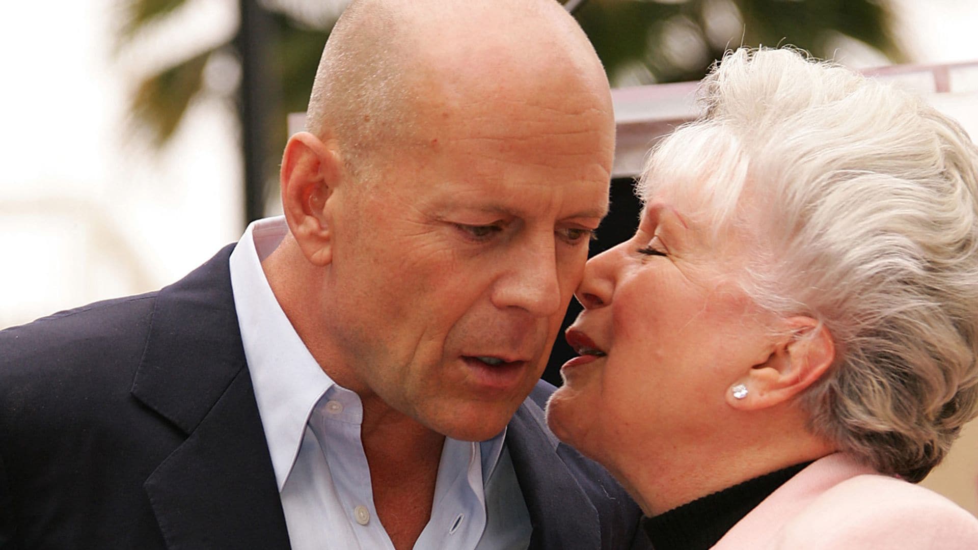 La madre de Bruce Willis no está segura de si su hijo todavía la reconoce