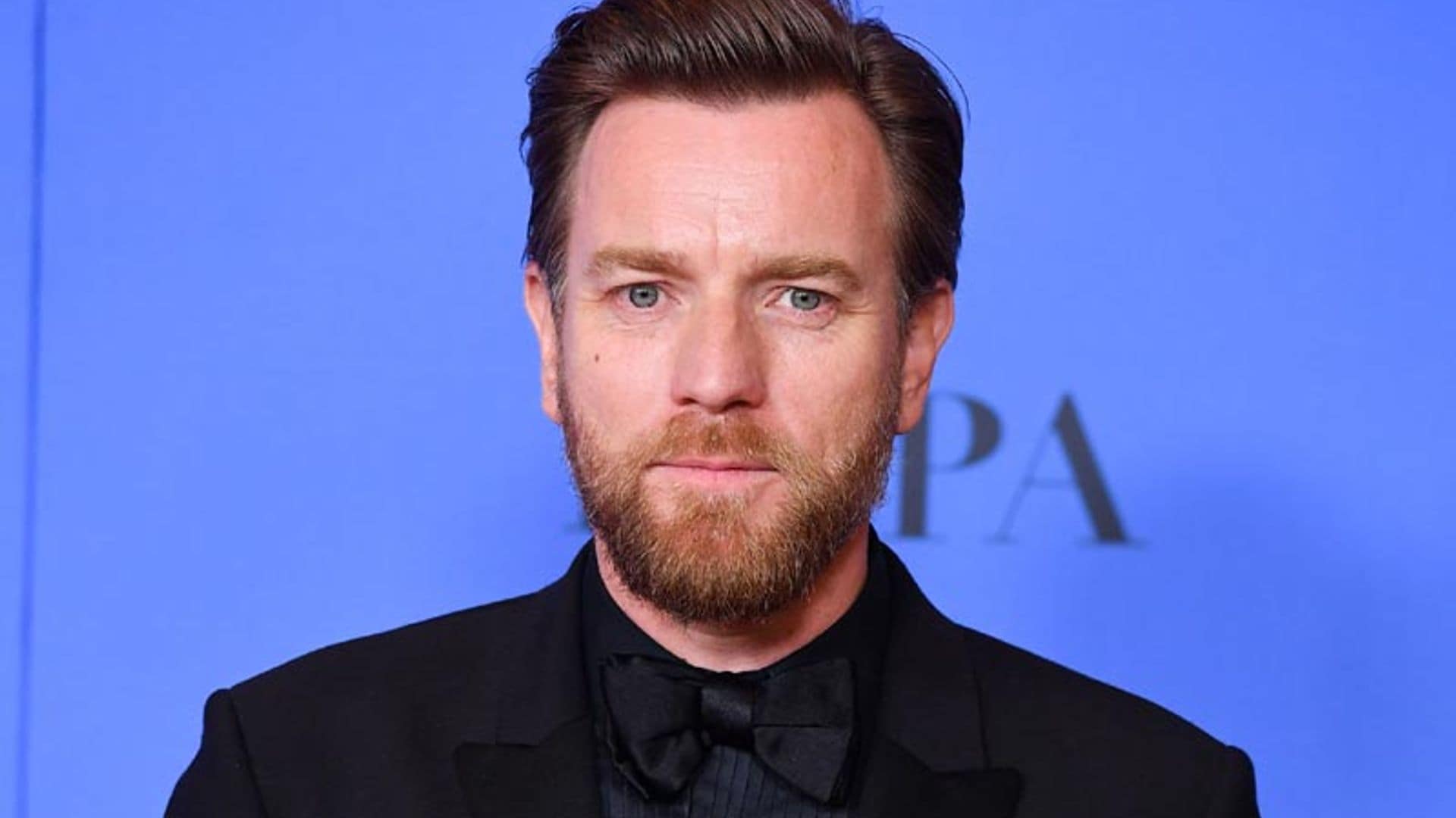 Ewan McGregor provoca un gran revuelo en las redes al agradecer a su exmujer y su novia el premio de los Globo de Oro