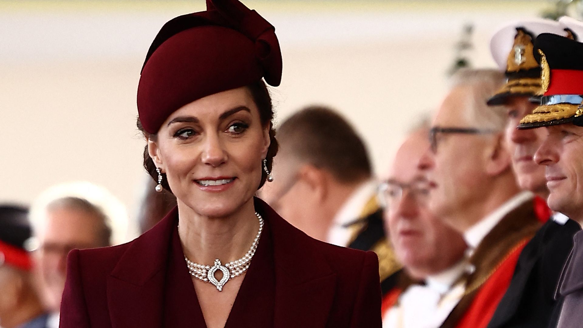 Kate Middleton reaparece con el collar de perlas japonesas de Isabel II