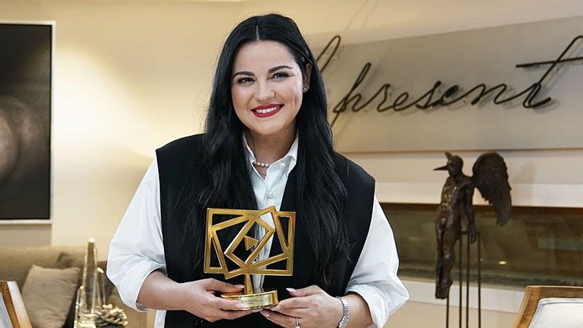 Maite Perroni, ganadora de uno de los premios honoríficos