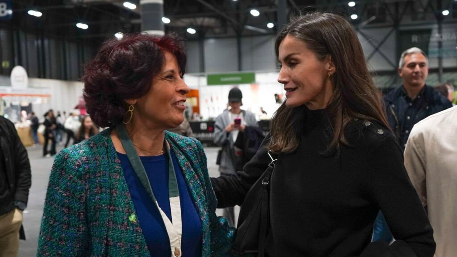 La reina Letizia, de incógnito en BioCultura, apoya a los agricultores valencianos afectados por la DANA