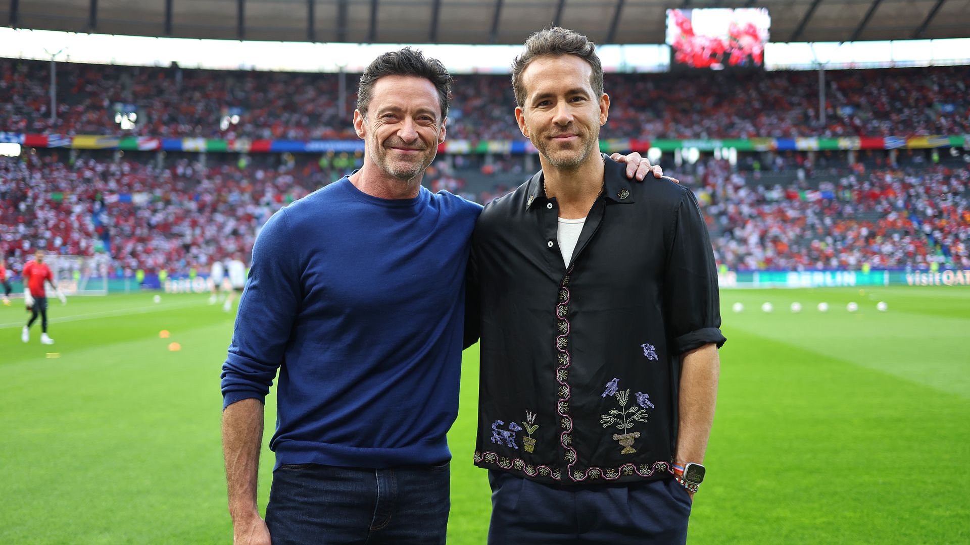 El inesperado apoyo de Hugh Jackman y Ryan Reynolds a La Roja, que se juega hoy el pase a la final de la Eurocopa