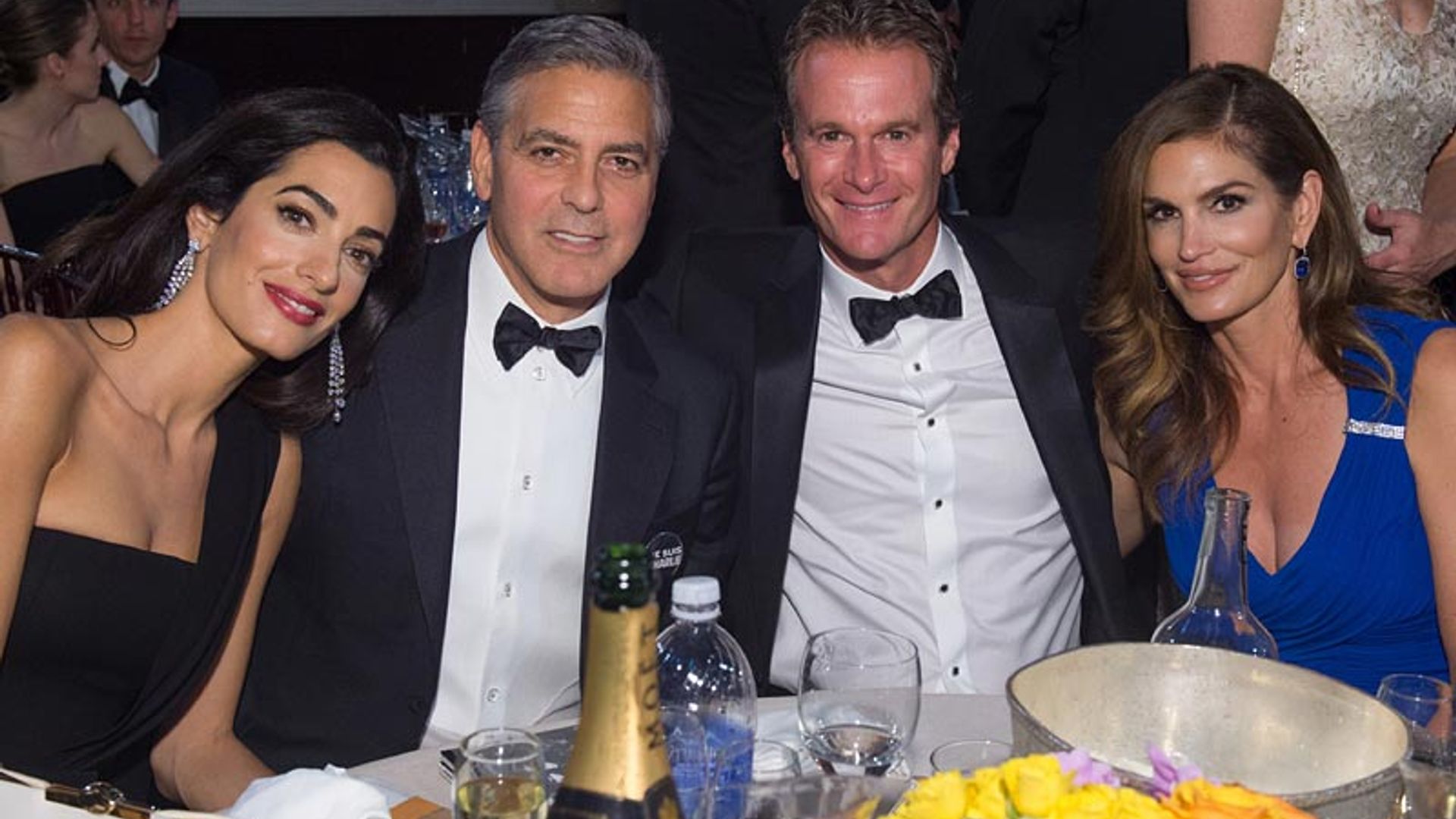 Cindy Crawford y el regalo perfecto (¡con nombre bordado!) para los hijos de Amal y George Clooney