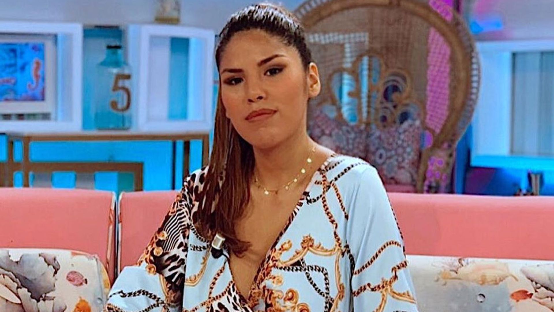 Isa Pantoja responde a las críticas de su hermano tras su debut musical