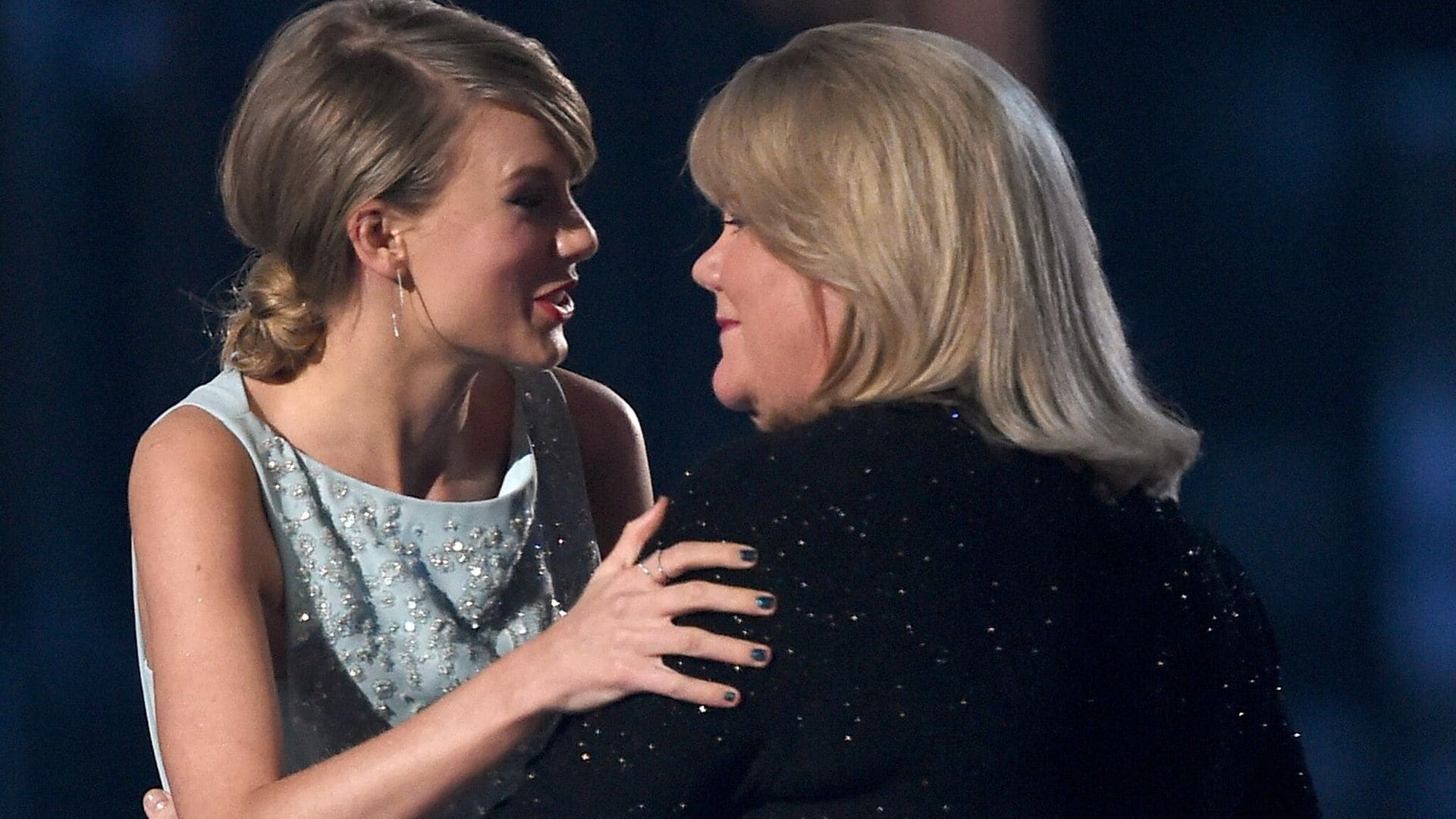 Taylor Swift abre su corazón y confiesa que su mamá tiene un tumor cerebral