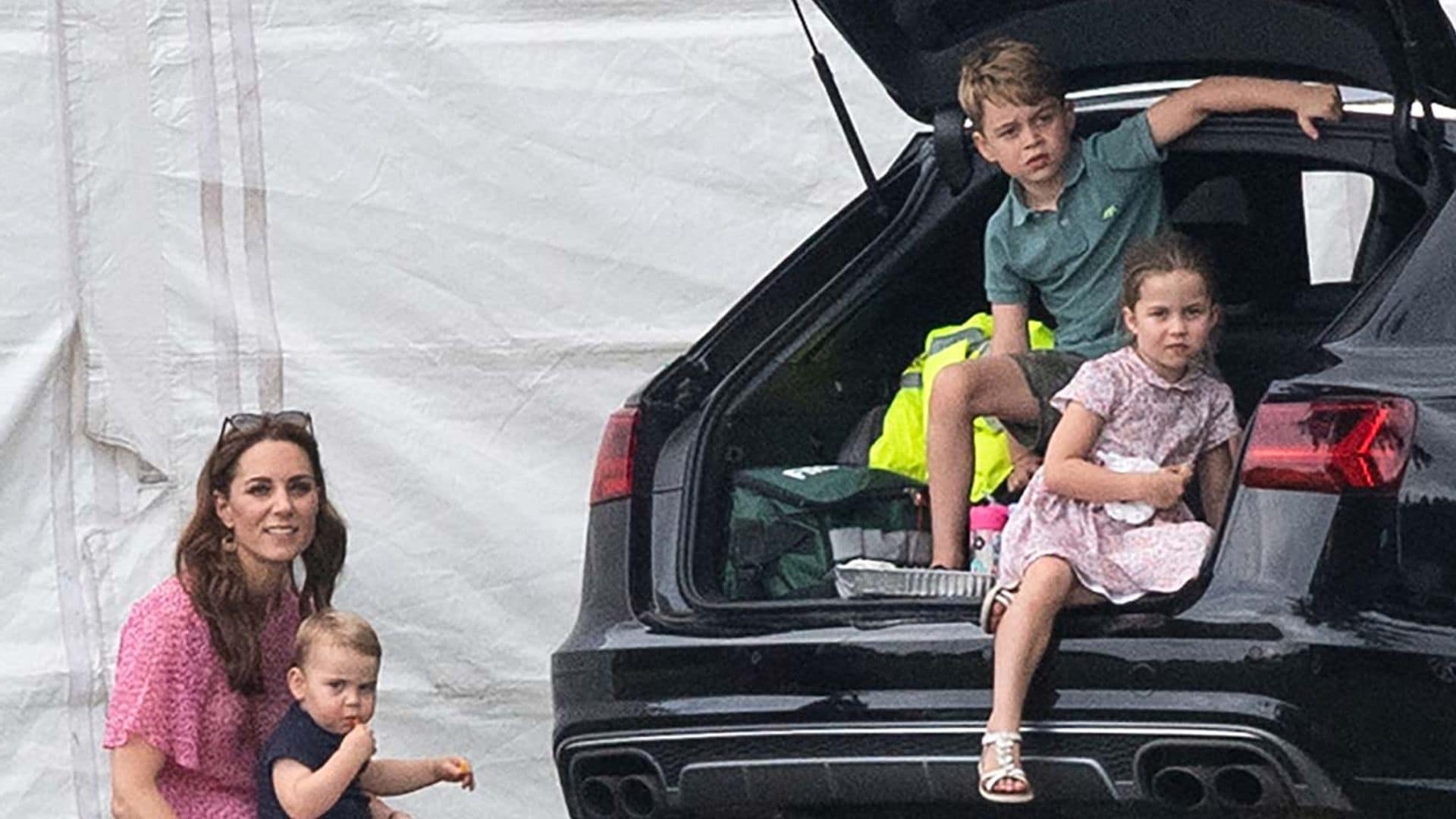 La divertida foto del príncipe George, la princesa Charlotte y el príncipe Louis junto a un 'amigo' muy especial