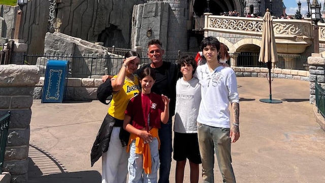 Alejandro Sanz compartió un vistazo de su viaje a Disney París con sus hijos. 