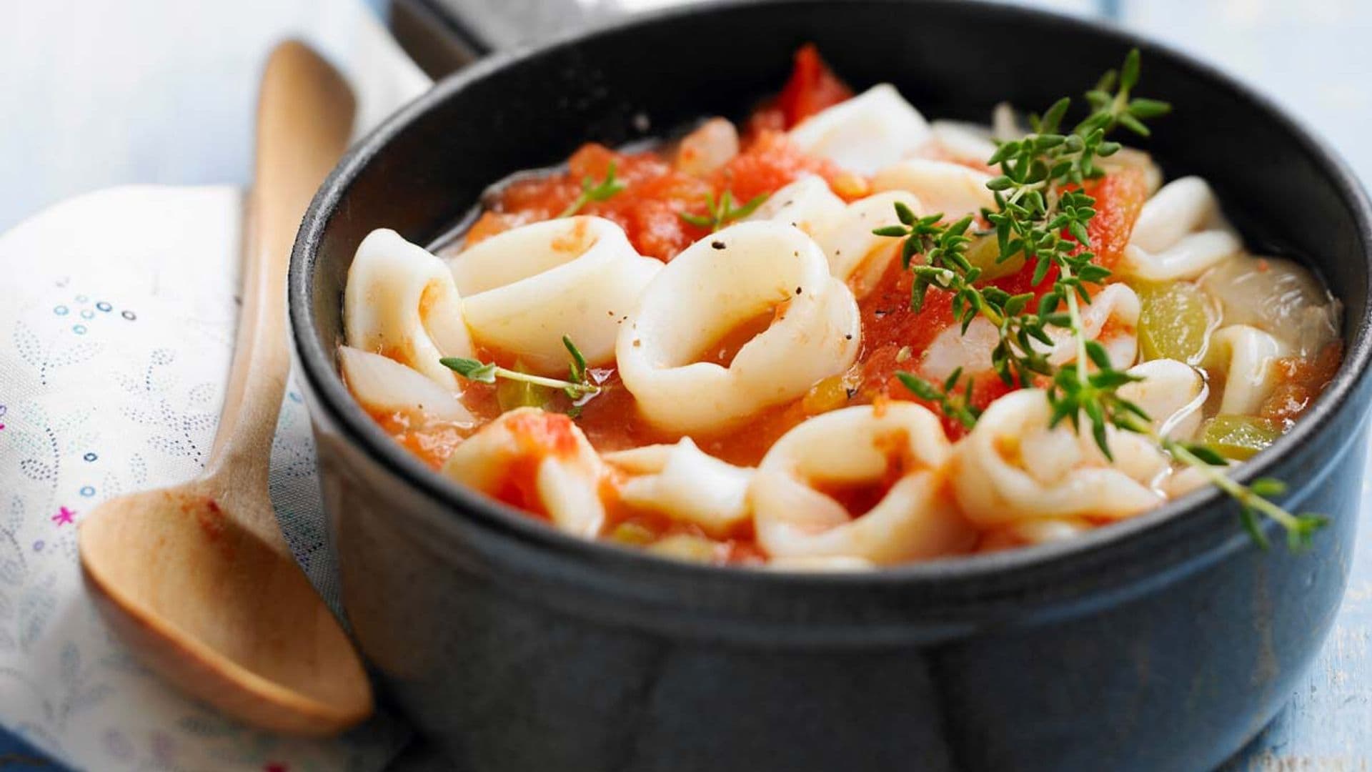 Guiso de calamares con tomate al estilo provenzal