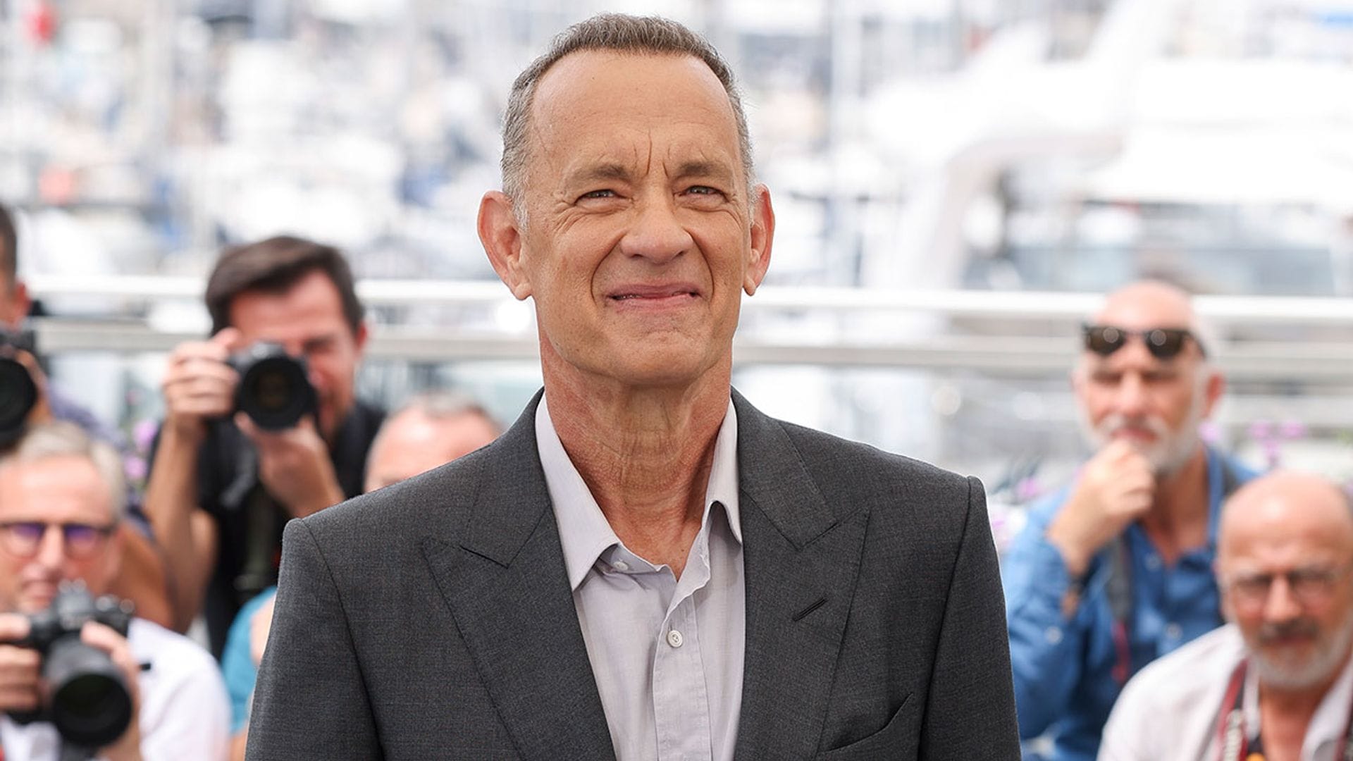 Tom Hanks preocupa a sus fans con un temblor en su mano durante su última aparición