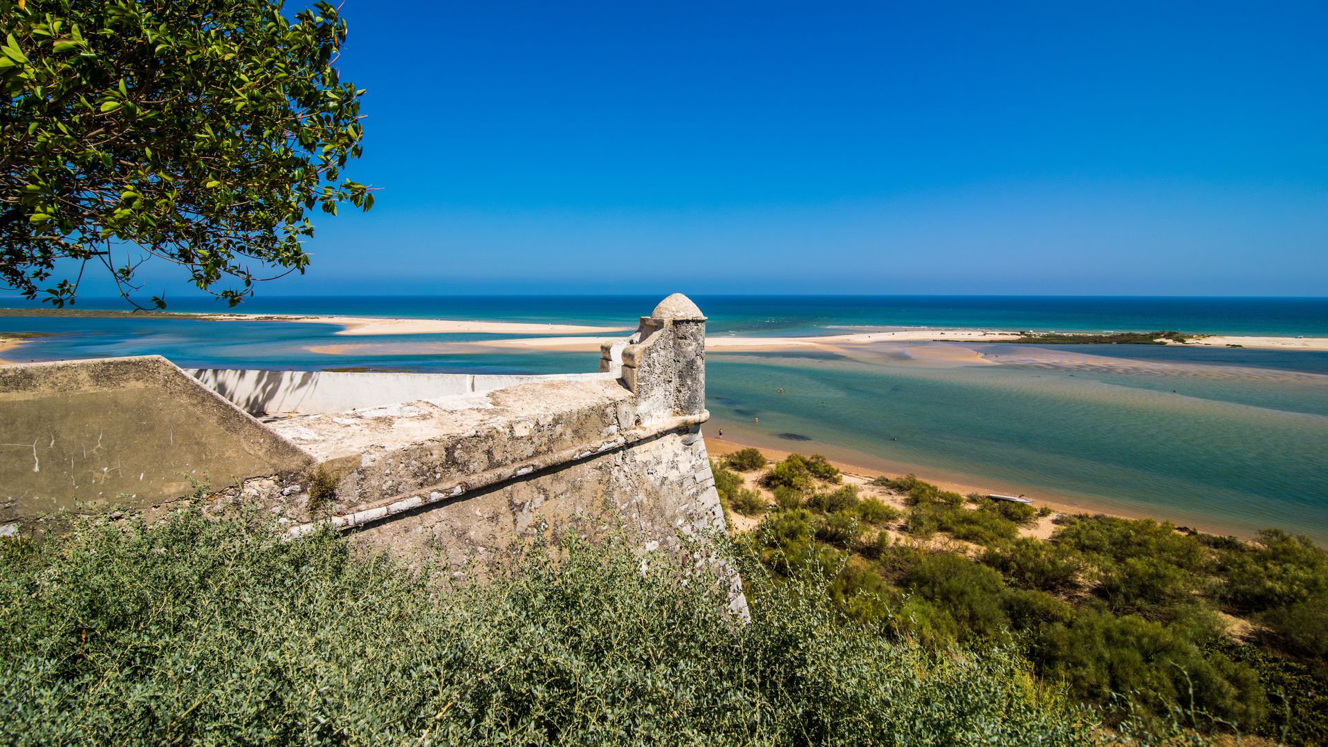 Siete castillos del Algarve, que además forman parte de la bandera de Portugal