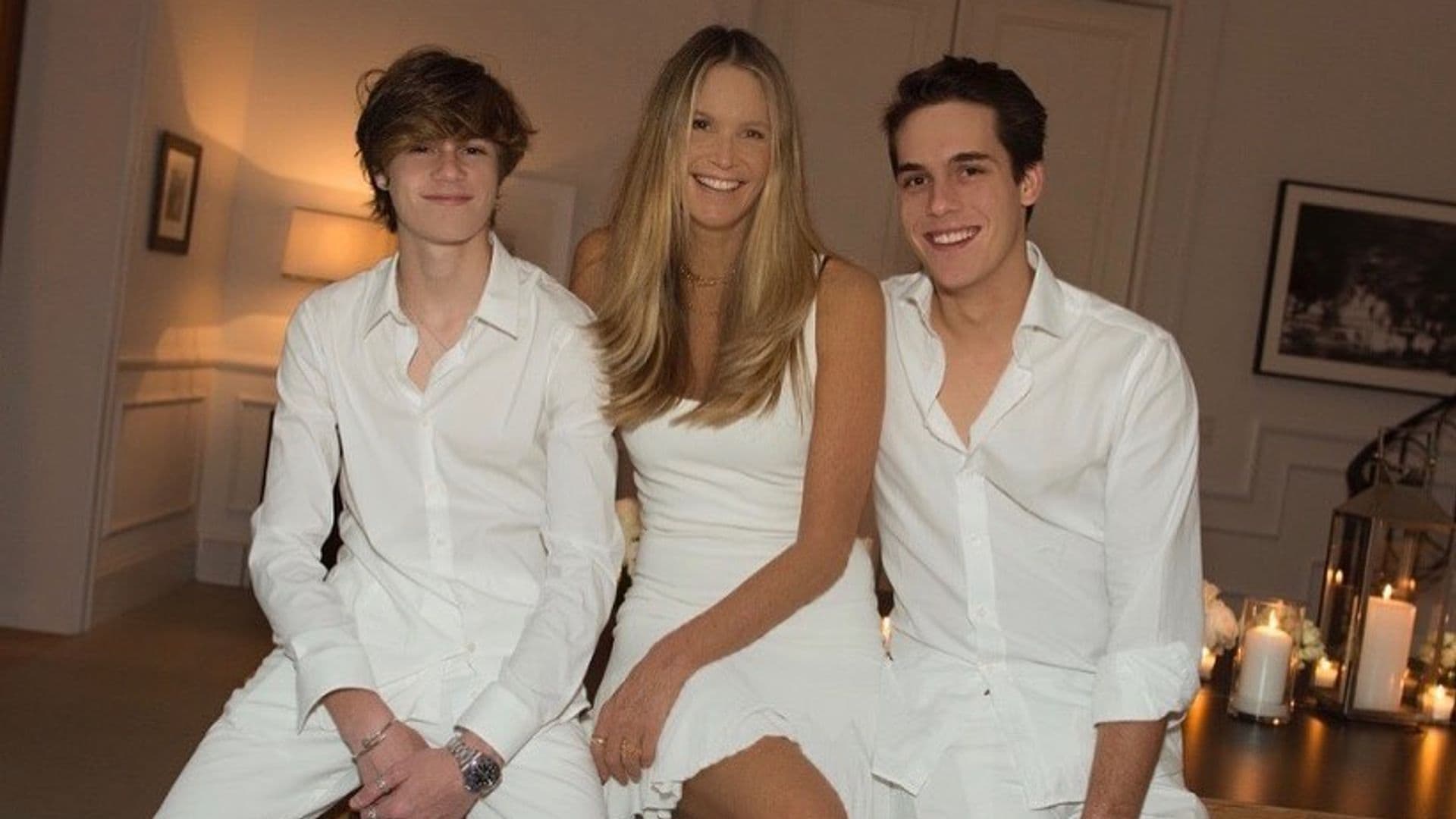 Así son los hijos veinteañeros de Elle Macpherson: su principal apoyo durante la enfermedad que padeció hace años