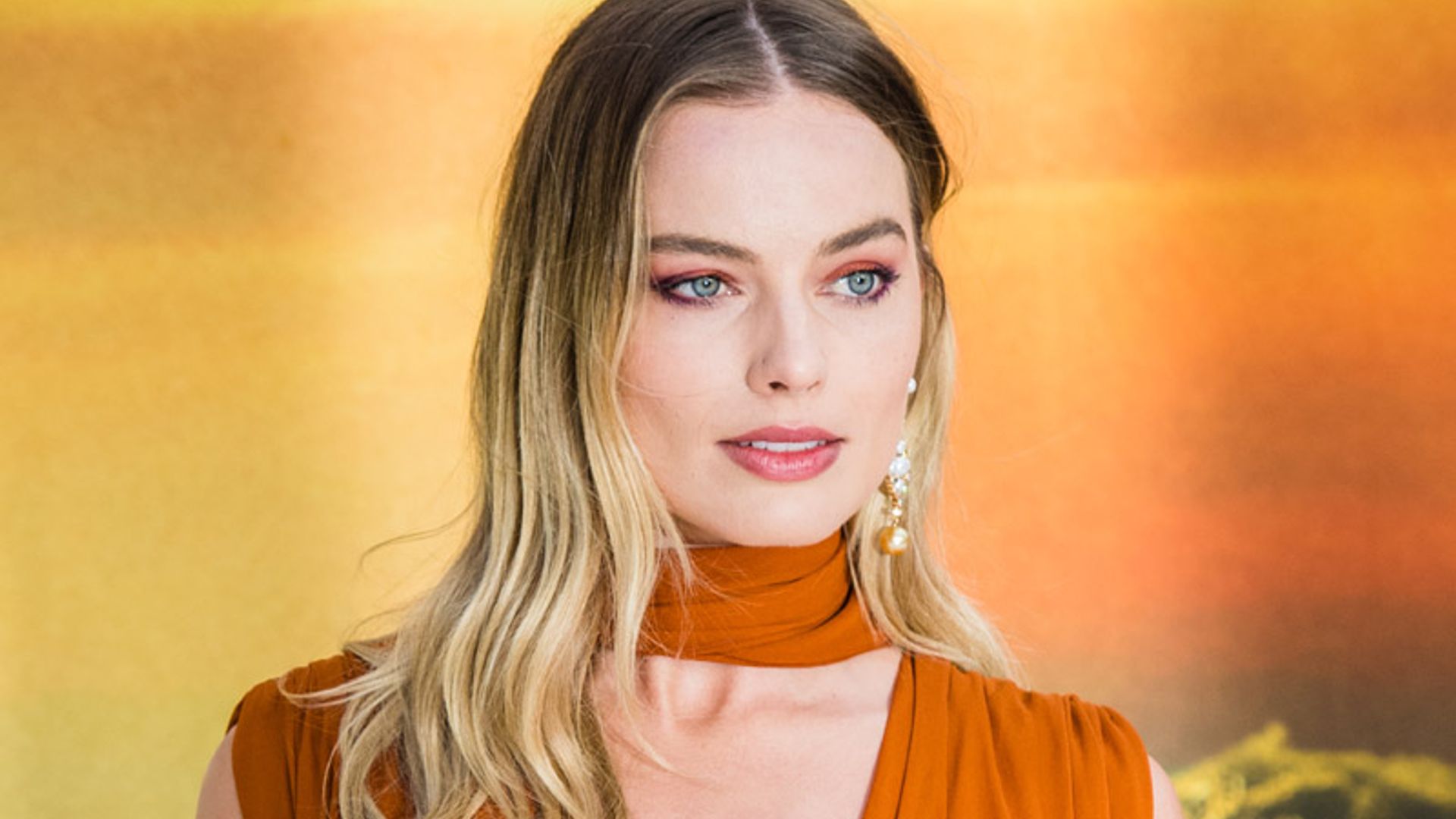 Sabemos cuál es el vestido infalible de Margot Robbie para impactar de fiesta