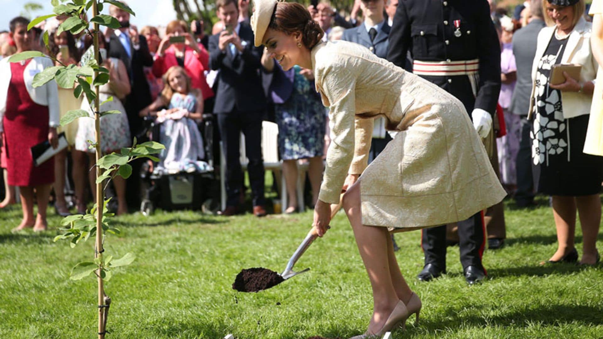 La Duquesa de Cambridge planta 'glamour' en la fiesta del Jardín del castillo de Hillsborough