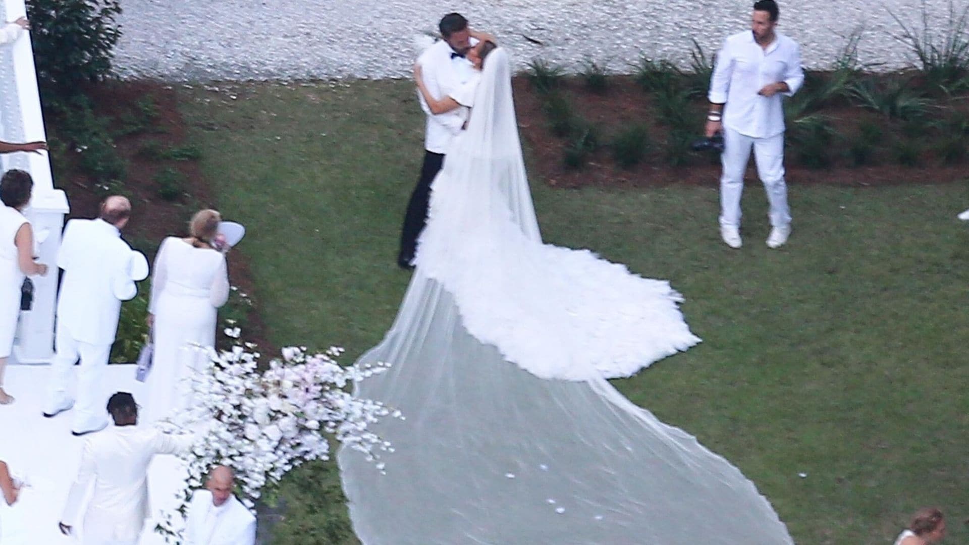 El increíble vestido de novia de Jennifer López en su boda con Ben Affleck