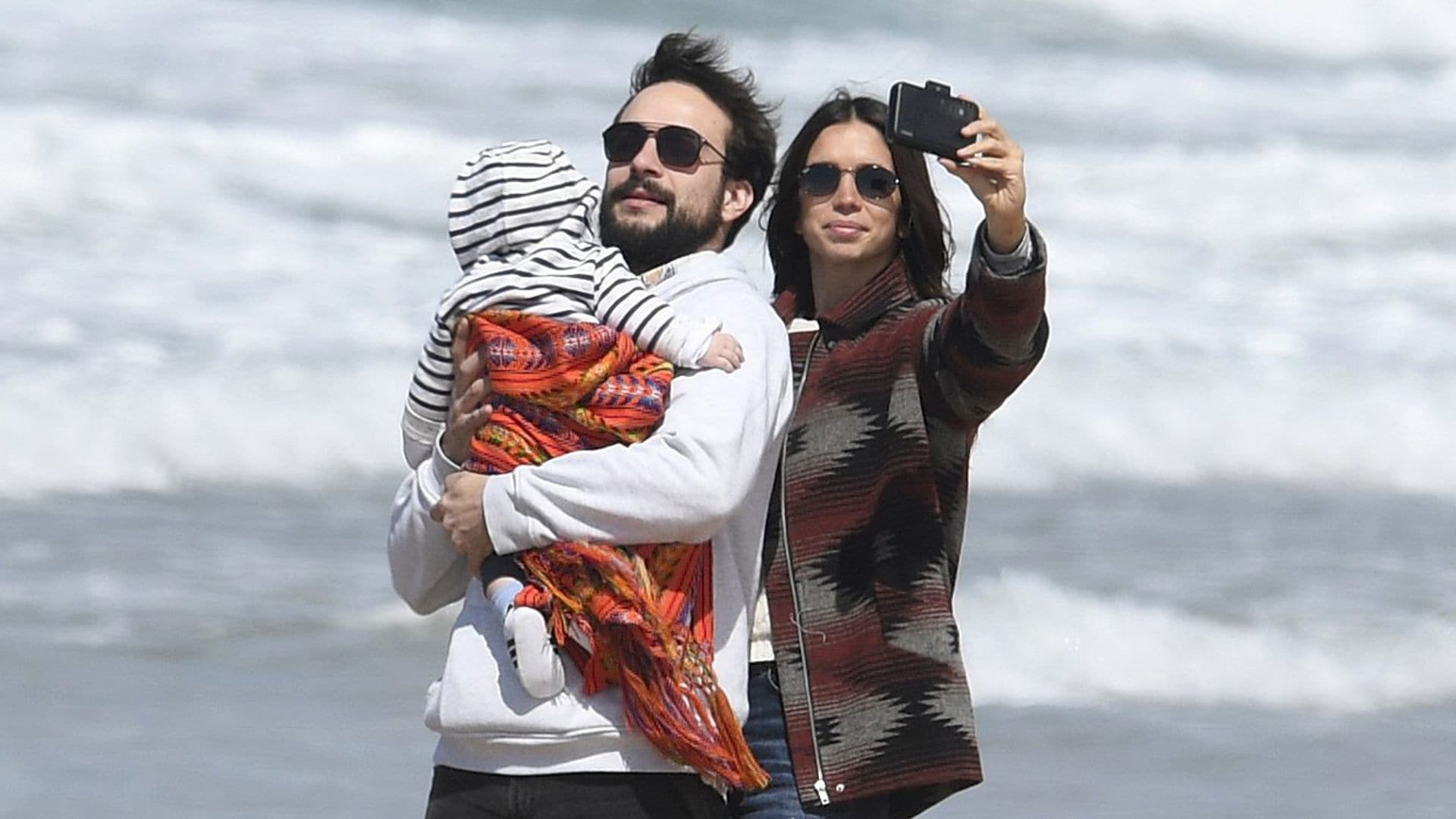 Elena Furiase y Gonzalo Sierra disfrutan de su paraíso particular con el pequeño Noah