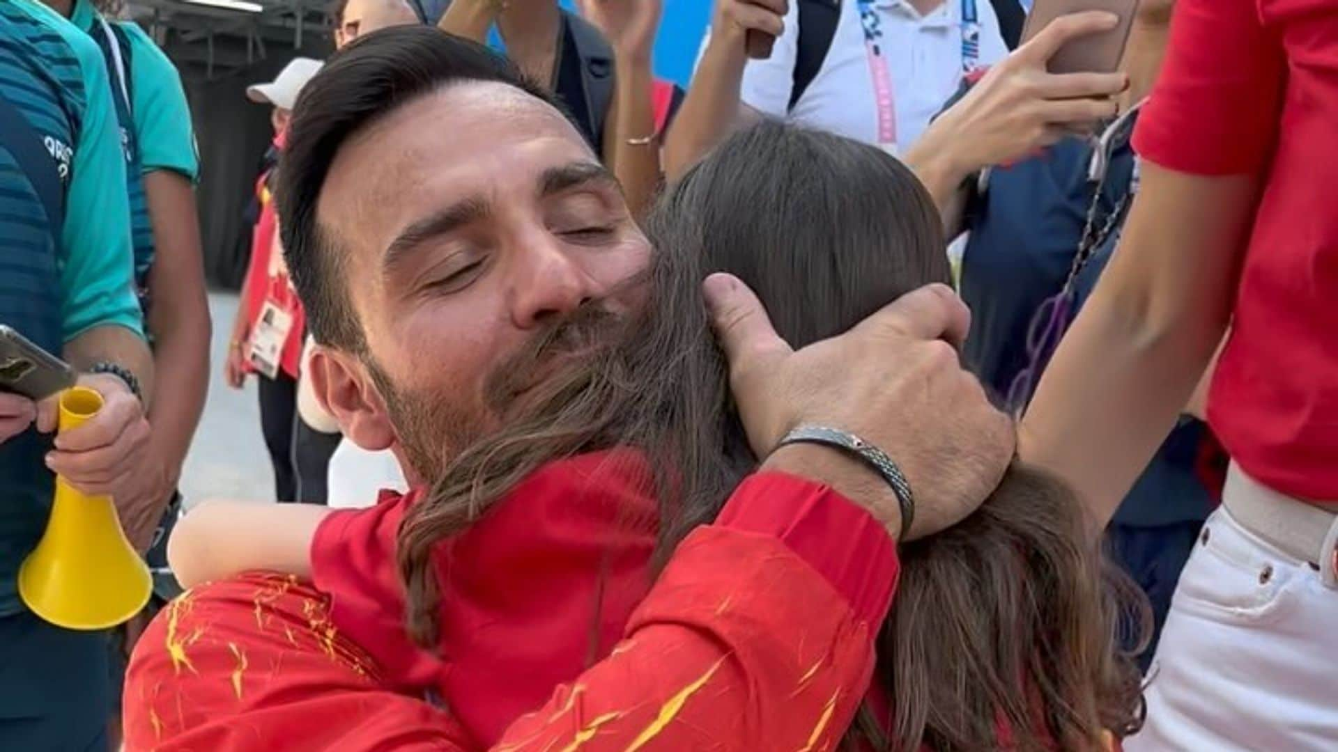 La preciosa celebración de Saúl Craviotto con su mujer y sus hijas tras hacer historia en los Juegos Olímpicos