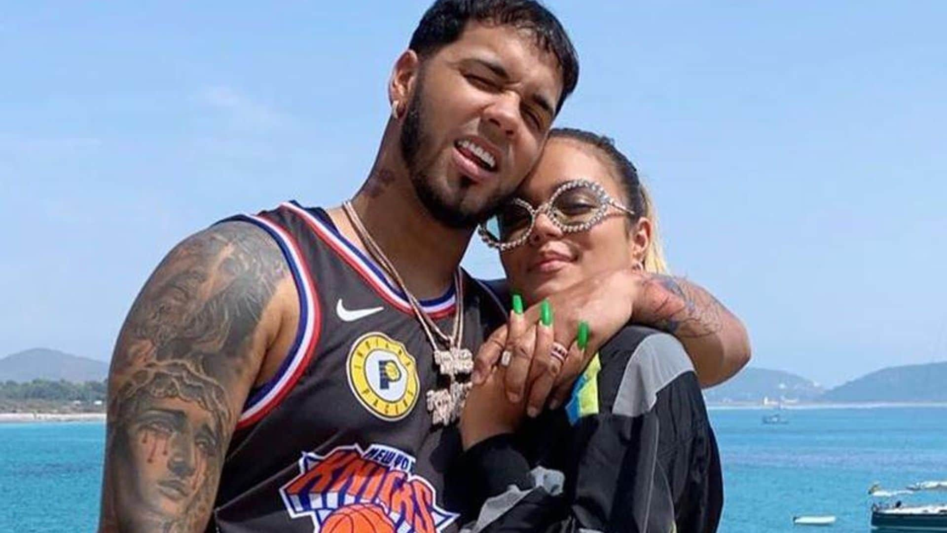 Anuel AA anuncia que habrá boda con Karol G este 2020