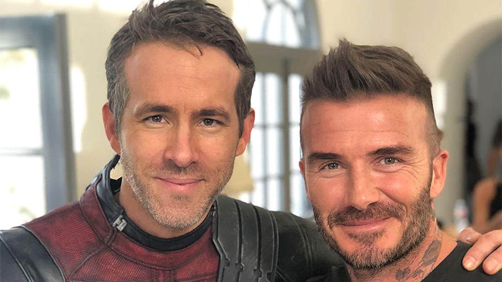 Ryan Reynolds y David Beckham, amigos en la vida real y 'enfrentados' en la ficción