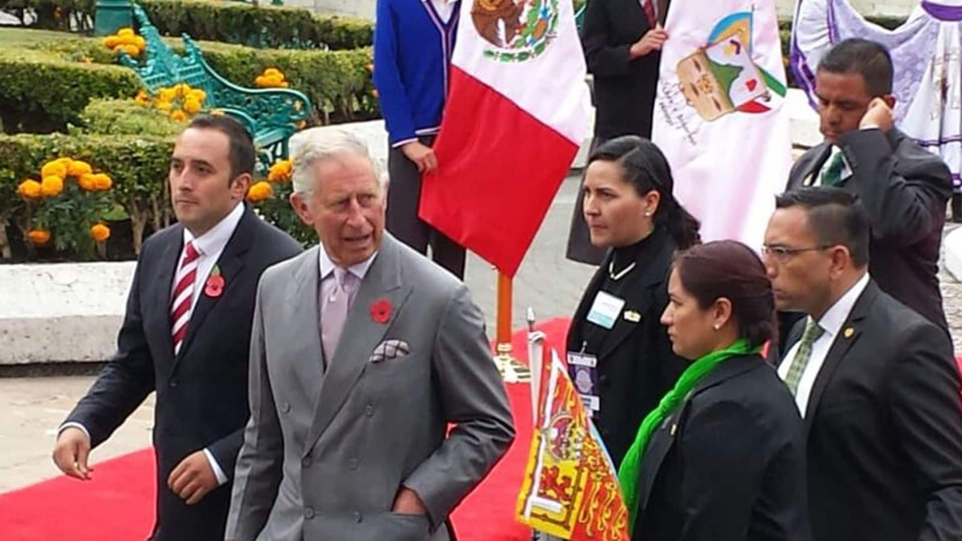 El Príncipe Carlos de Inglaterra y la Duquesa de Cornualles disfrutan del color, música y tradición de Real del Monte