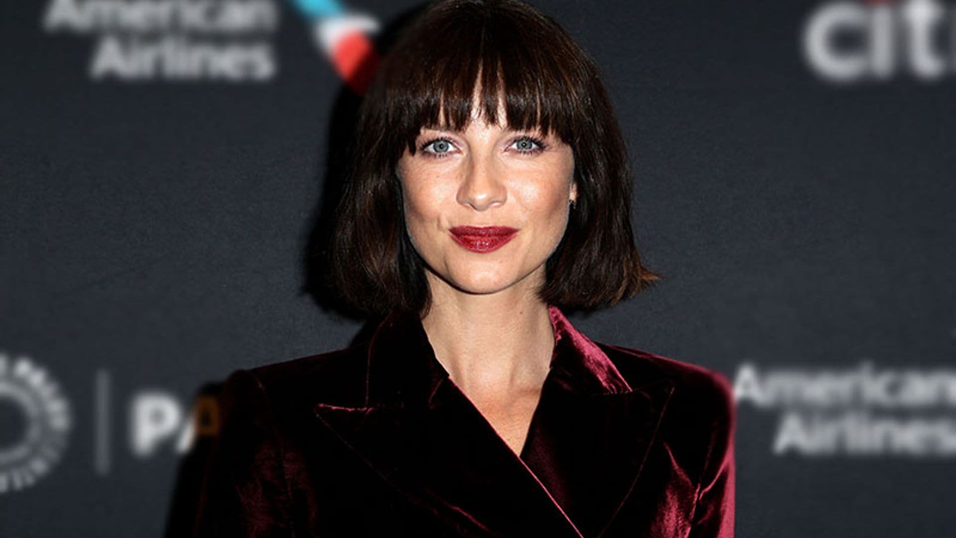 Caitriona Balfe, protagonista de 'Outlander', presenta su colección de camisetas solidarias